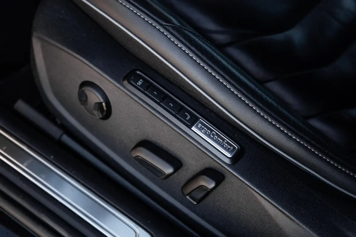 1.4 TSI eHybrid R-Line Business CARPLAY / LEER / CAMERA / MEMMORY / LED / STOELVERWARMING