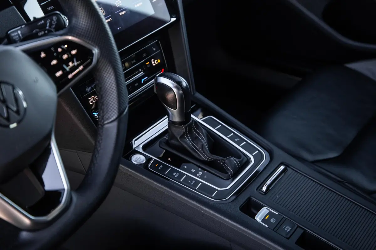 1.4 TSI eHybrid R-Line Business CARPLAY / LEER / CAMERA / MEMMORY / LED / STOELVERWARMING