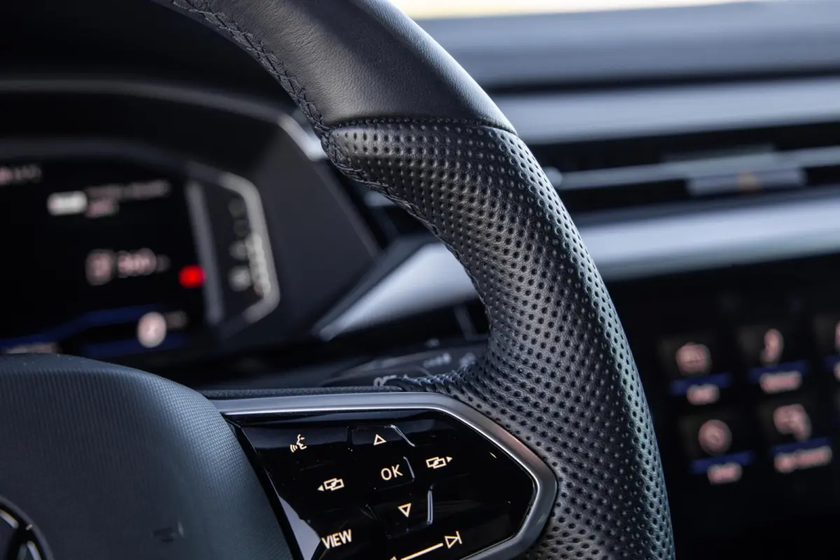 1.4 TSI eHybrid R-Line Business CARPLAY / LEER / CAMERA / MEMMORY / LED / STOELVERWARMING