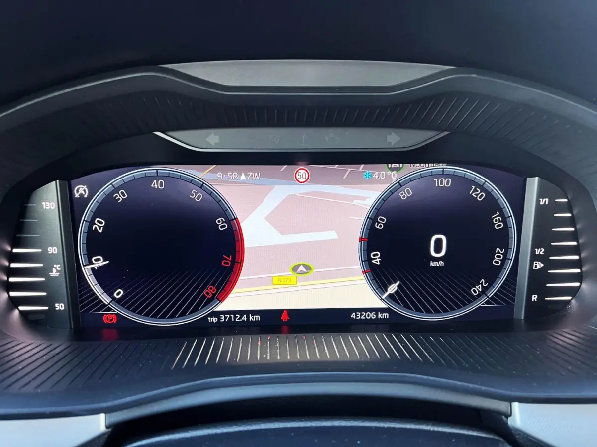 1.0 TSI 110pk Ambition | Navigatie | Smartlink | Cruise Control