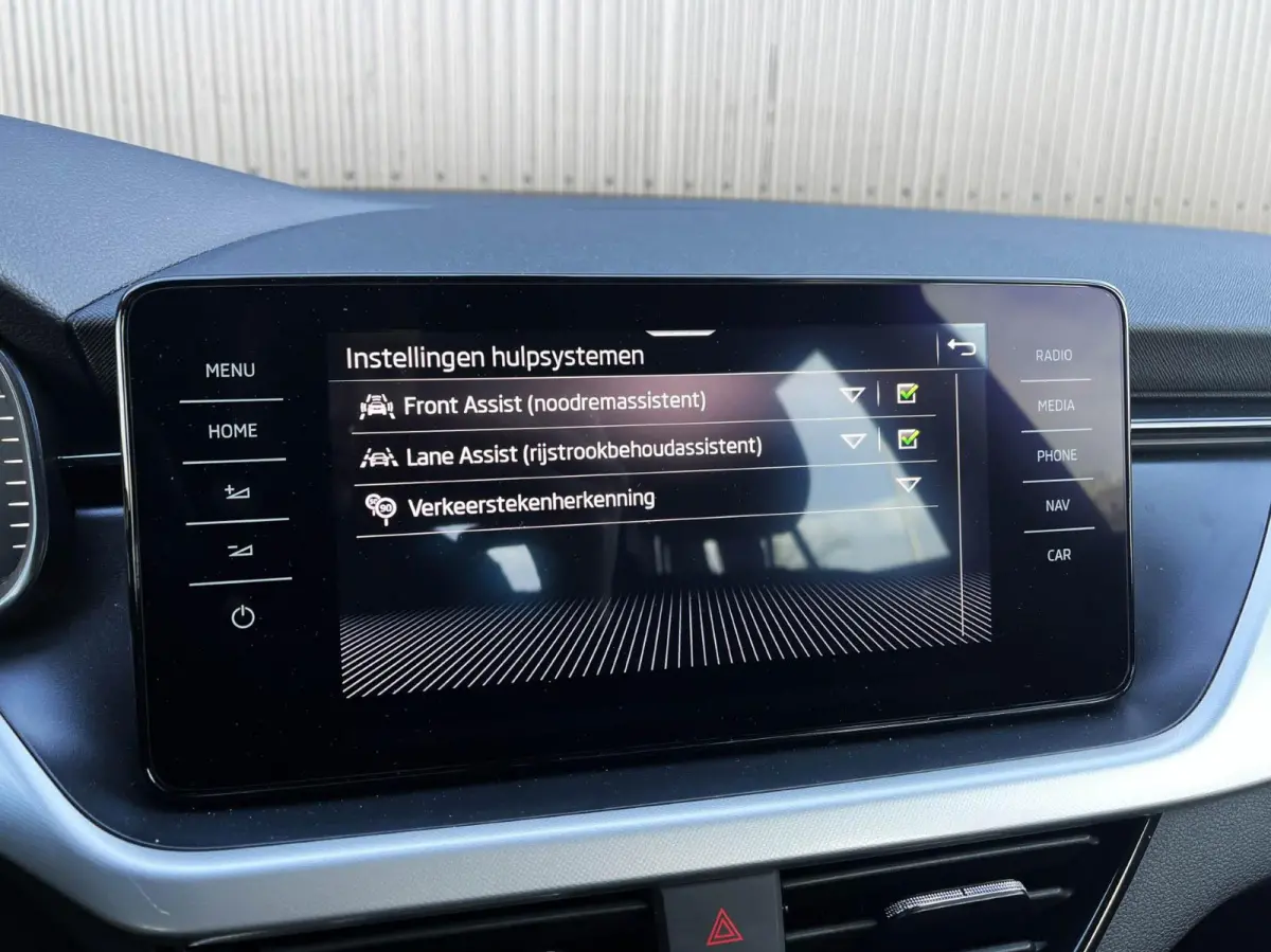 1.0 TSI 110pk Ambition | Navigatie | Smartlink | Cruise Control