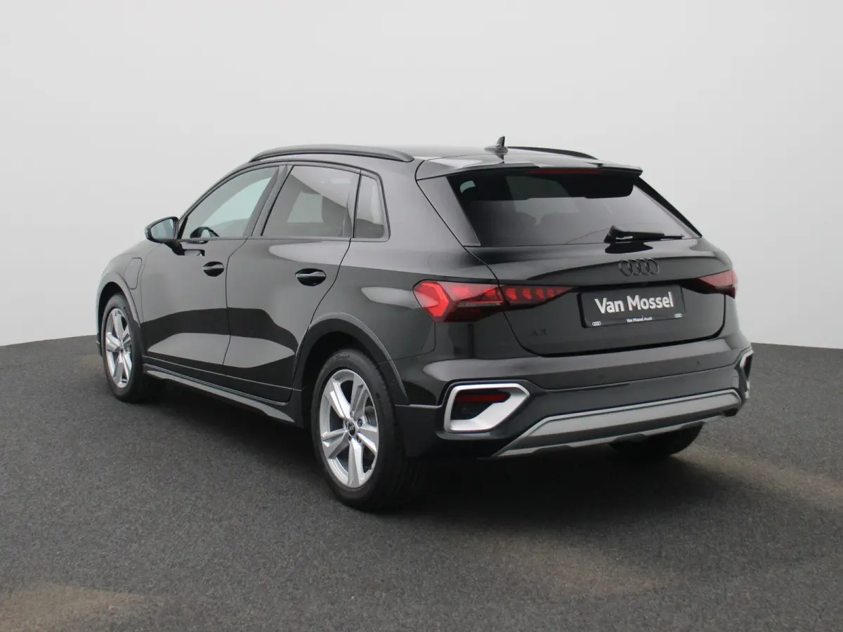 40 TFSI e Advanced edition 204 PK l Adaptive cruise control l Achteruitrijcamera l Stoelverwarming l Climate Control l Navigatie l Apple Carplay / Android Auto l Elektr. instel. bestuurd.sto