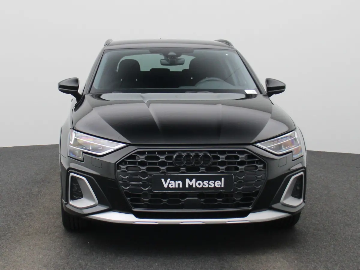 40 TFSI e Advanced edition 204 PK l Adaptive cruise control l Achteruitrijcamera l Stoelverwarming l Climate Control l Navigatie l Apple Carplay / Android Auto l Elektr. instel. bestuurd.sto