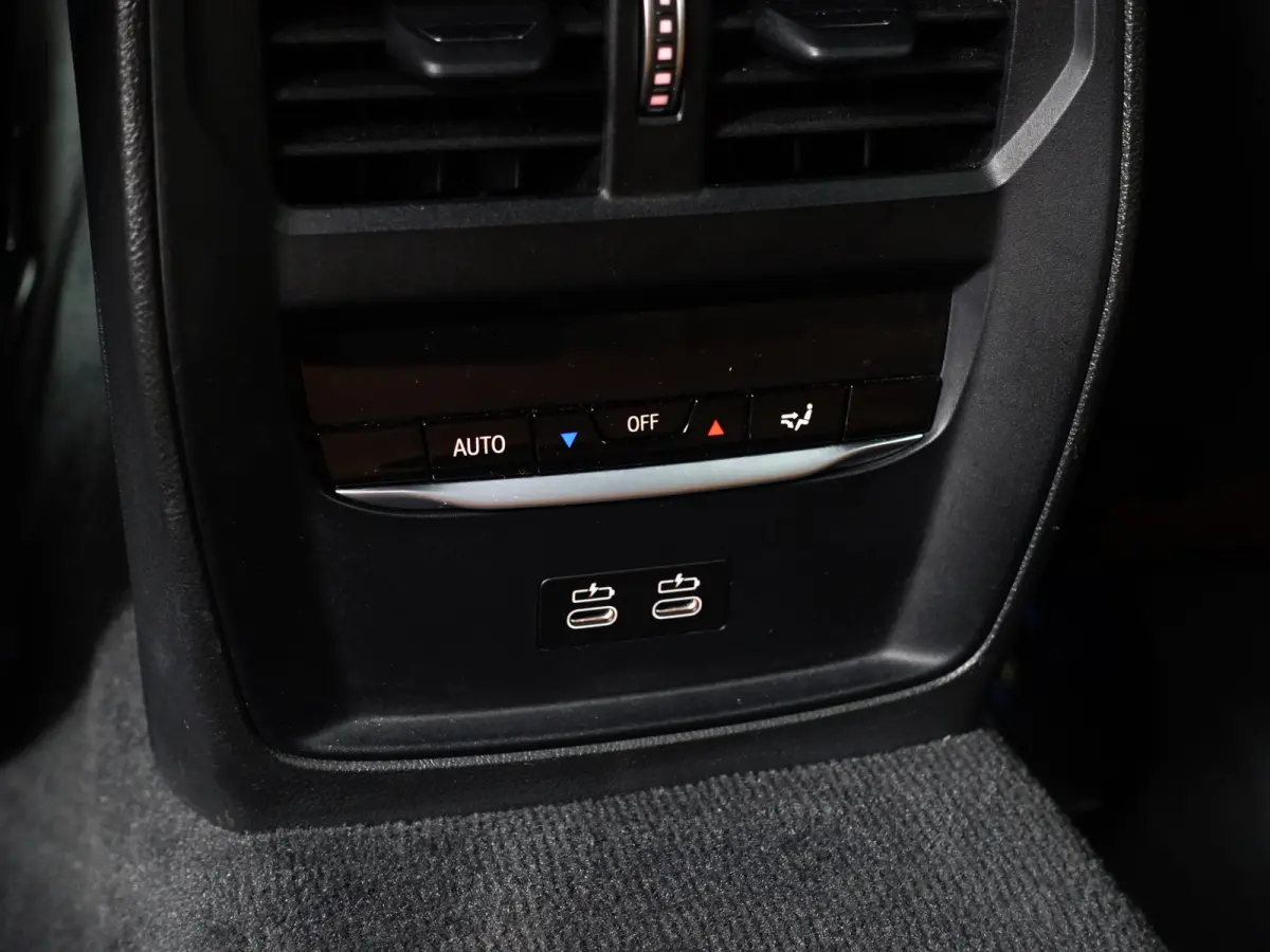 M50 High Executive 84 kWh- 94% SOH, Performance Seats, Laser Light, Schuifdak, Head Up, Sfeerverlichting