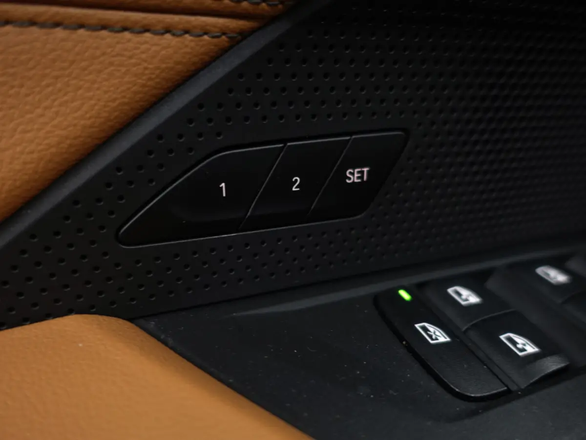 M50 High Executive 84 kWh- 94% SOH, Performance Seats, Laser Light, Schuifdak, Head Up, Sfeerverlichting