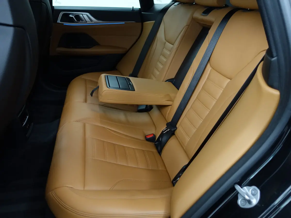 M50 High Executive 84 kWh- 94% SOH, Performance Seats, Laser Light, Schuifdak, Head Up, Sfeerverlichting