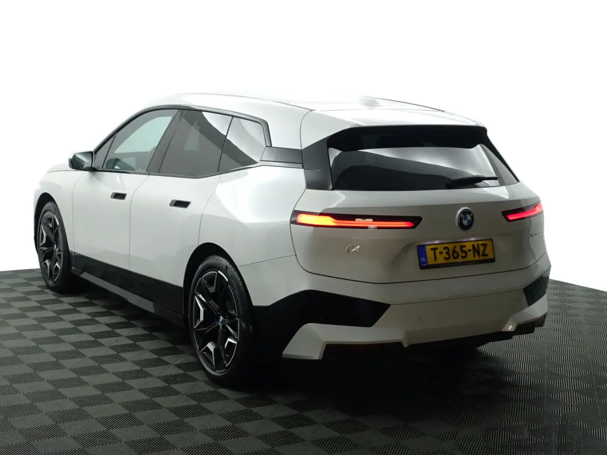 xDrive40 M Sport Plus 77 kWh- Stoelmassage, Harman Kardon, 360 Camera, Head Up, Memory Seats, Sfeerverlichting