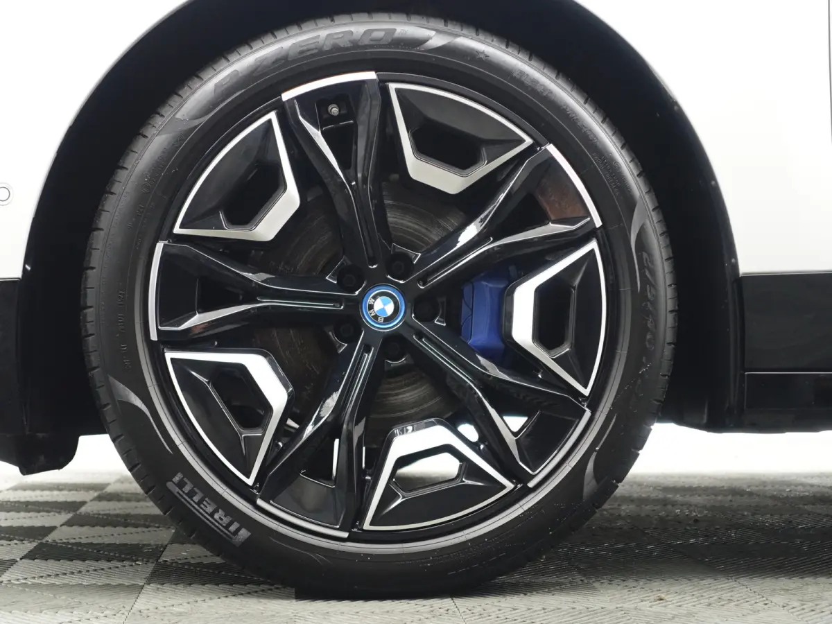 xDrive40 M Sport Plus 77 kWh- Stoelmassage, Harman Kardon, 360 Camera, Head Up, Memory Seats, Sfeerverlichting