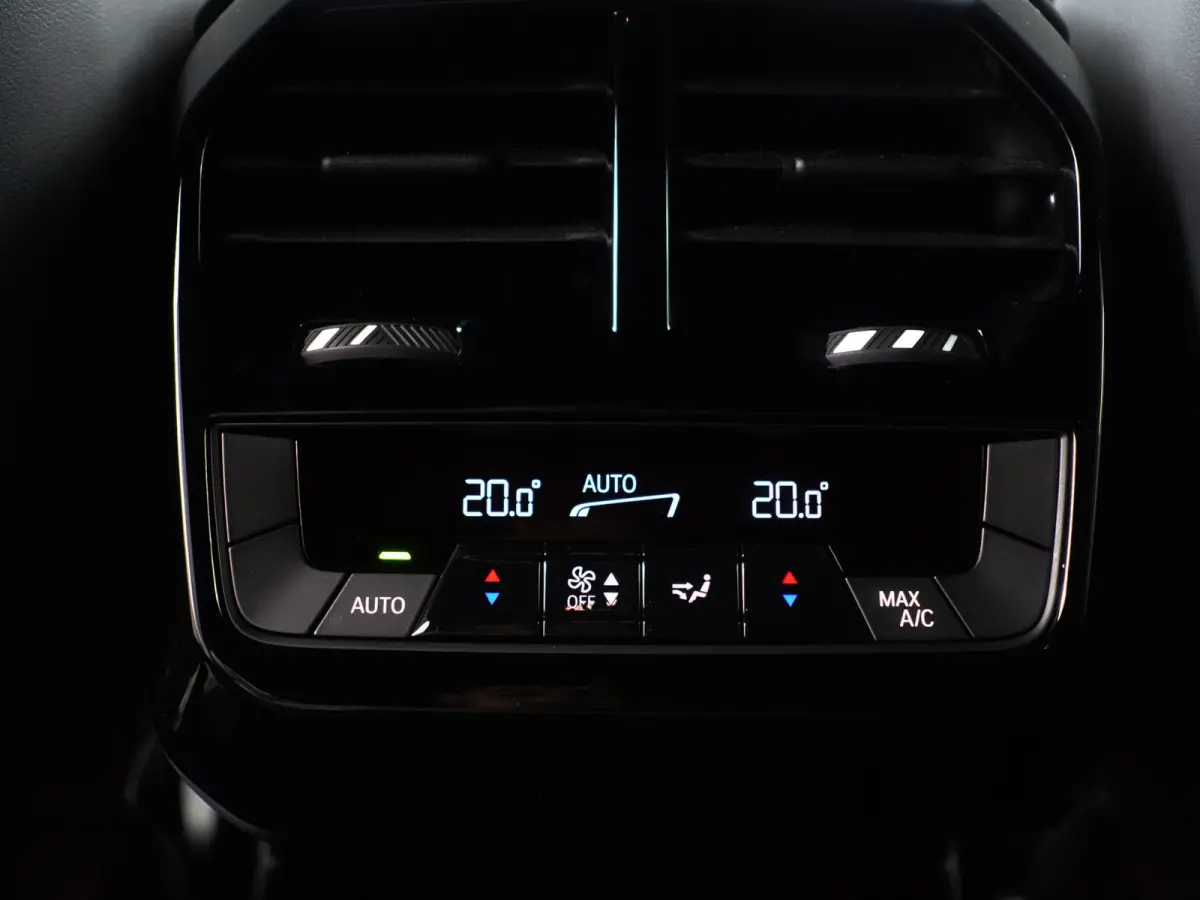 xDrive40 M Sport Plus 77 kWh- Stoelmassage, Harman Kardon, 360 Camera, Head Up, Memory Seats, Sfeerverlichting