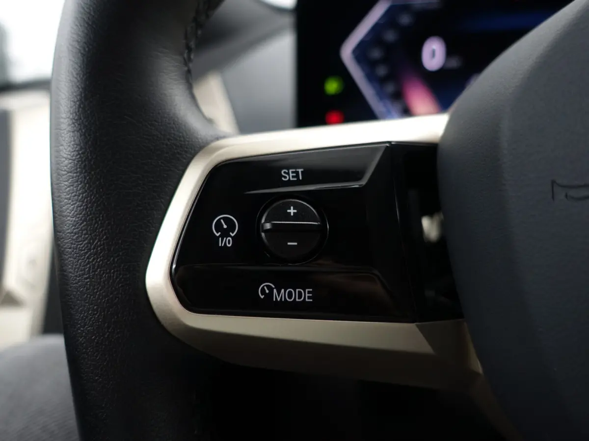 xDrive40 M Sport Plus 77 kWh- Stoelmassage, Harman Kardon, 360 Camera, Head Up, Memory Seats, Sfeerverlichting