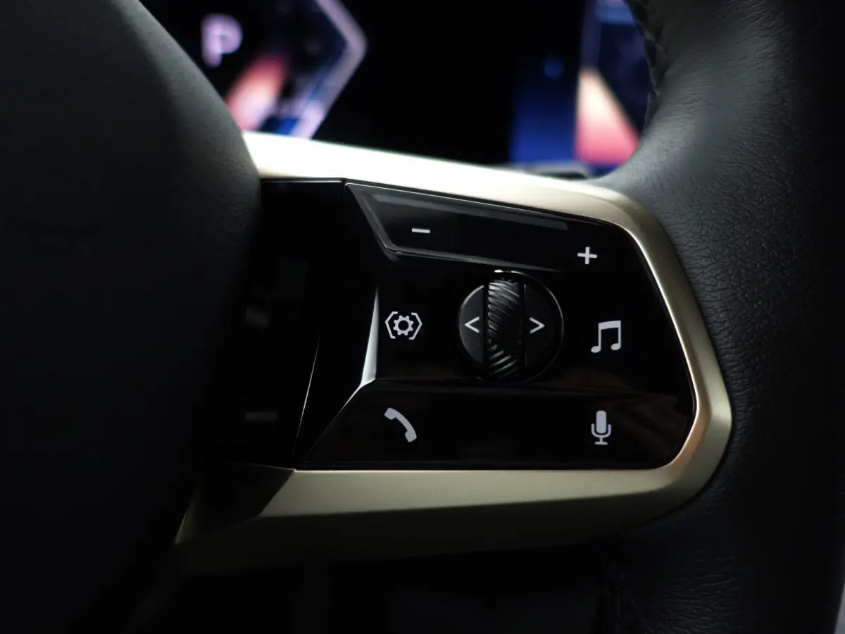 xDrive40 M Sport Plus 77 kWh- Stoelmassage, Harman Kardon, 360 Camera, Head Up, Memory Seats, Sfeerverlichting