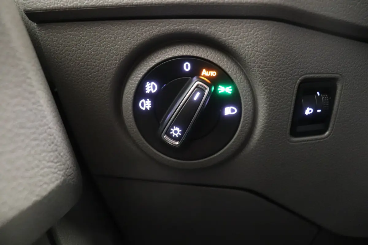 2.0 TDI 140PK L3H3 EURO 6 - Airco - Navi - Cruise - € 17.950,- Excl.