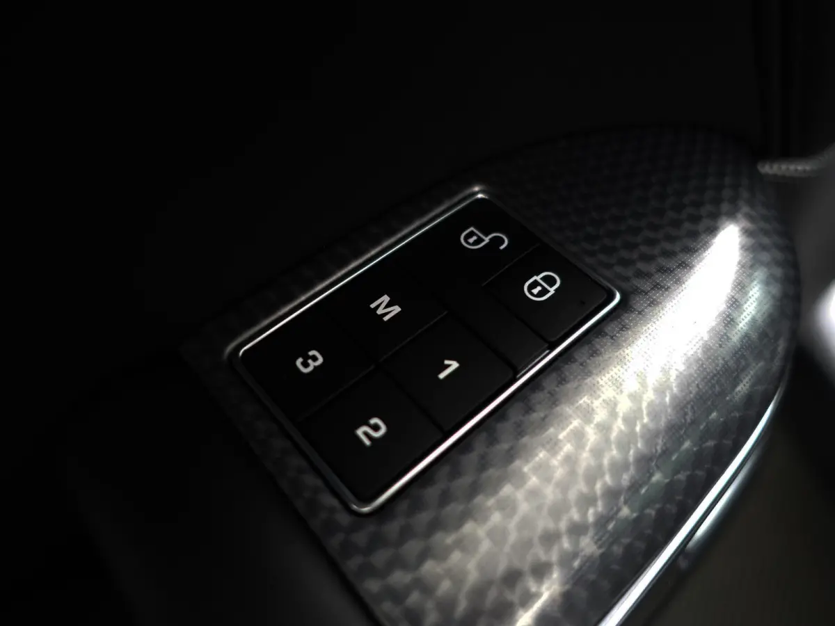 2.0 P400e Autobiography Dynamic Aut- Two Tone, Panodak, Head Up, Memory, Meridian Audio, Stuur/Stoelverwarming