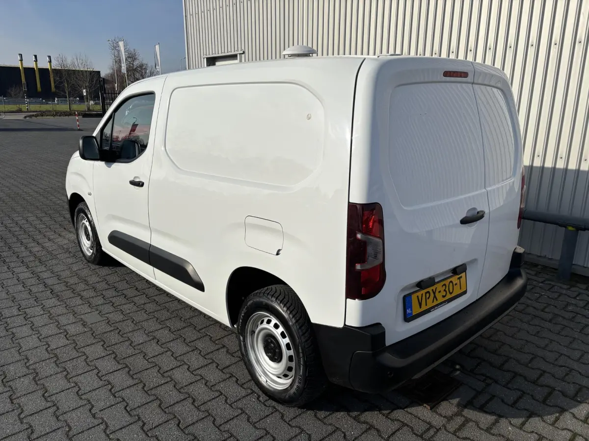 1.5 BlueHDI Premium*A/C*CRUISE*SCHUIF*NW-MODEL*