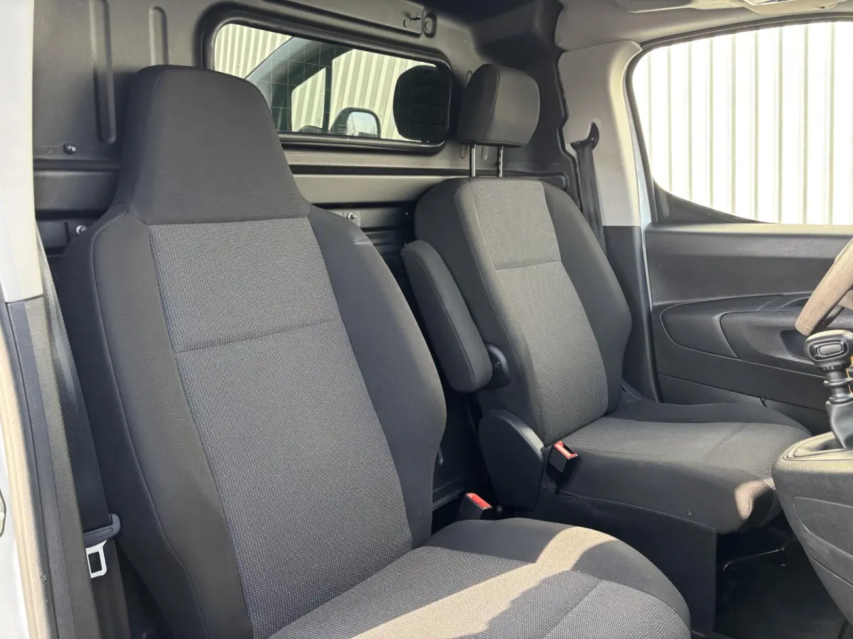 1.5 BlueHDI Premium*A/C*CRUISE*SCHUIF*NW-MODEL*