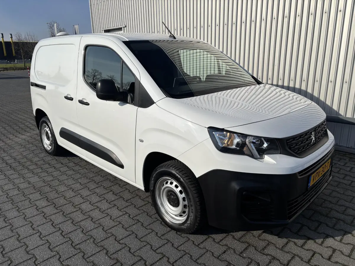 1.5 BlueHDI Premium*A/C*CRUISE*SCHUIF*NW-MODEL*