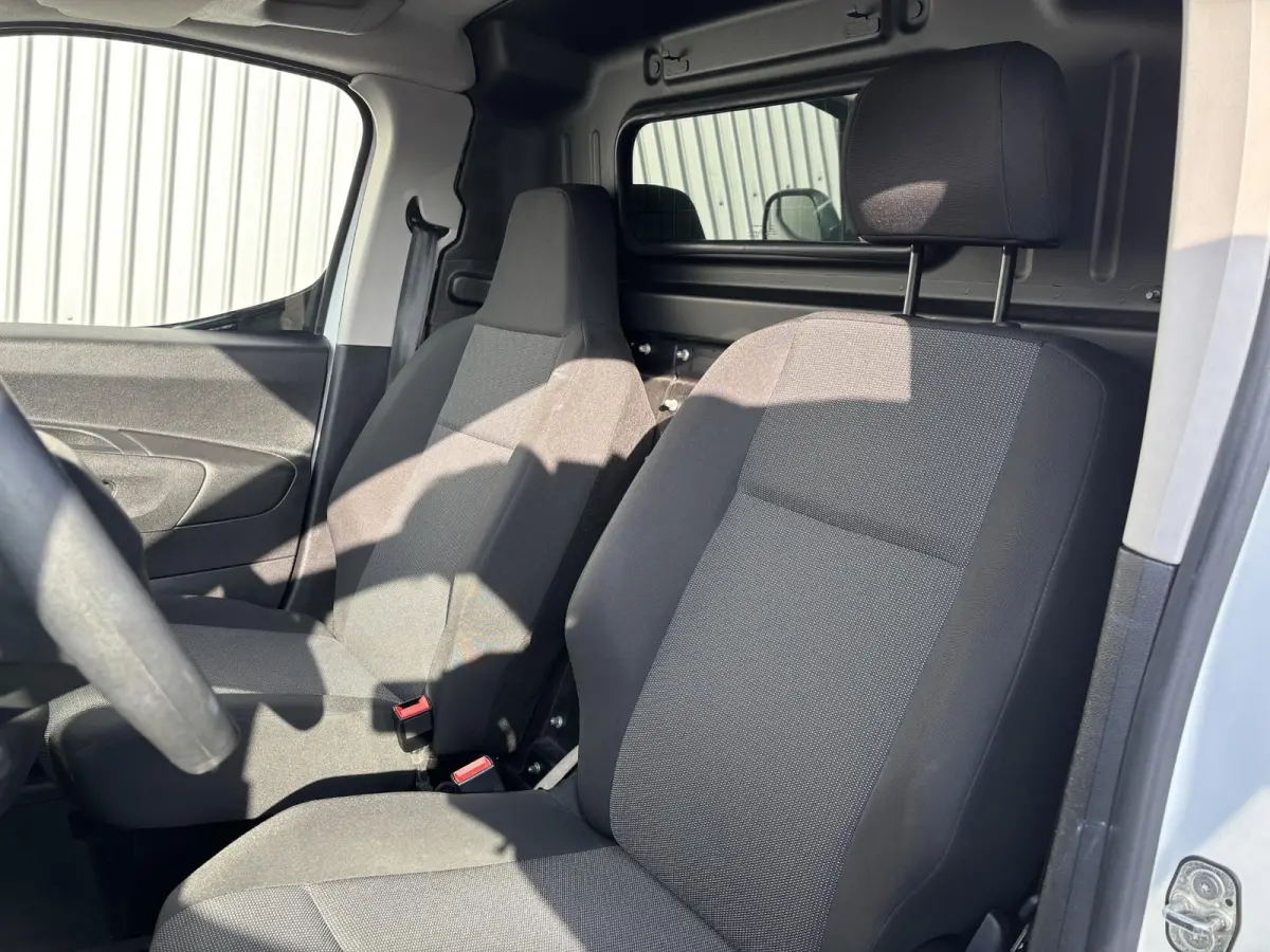 1.5 BlueHDI Premium*A/C*CRUISE*SCHUIF*NW-MODEL*