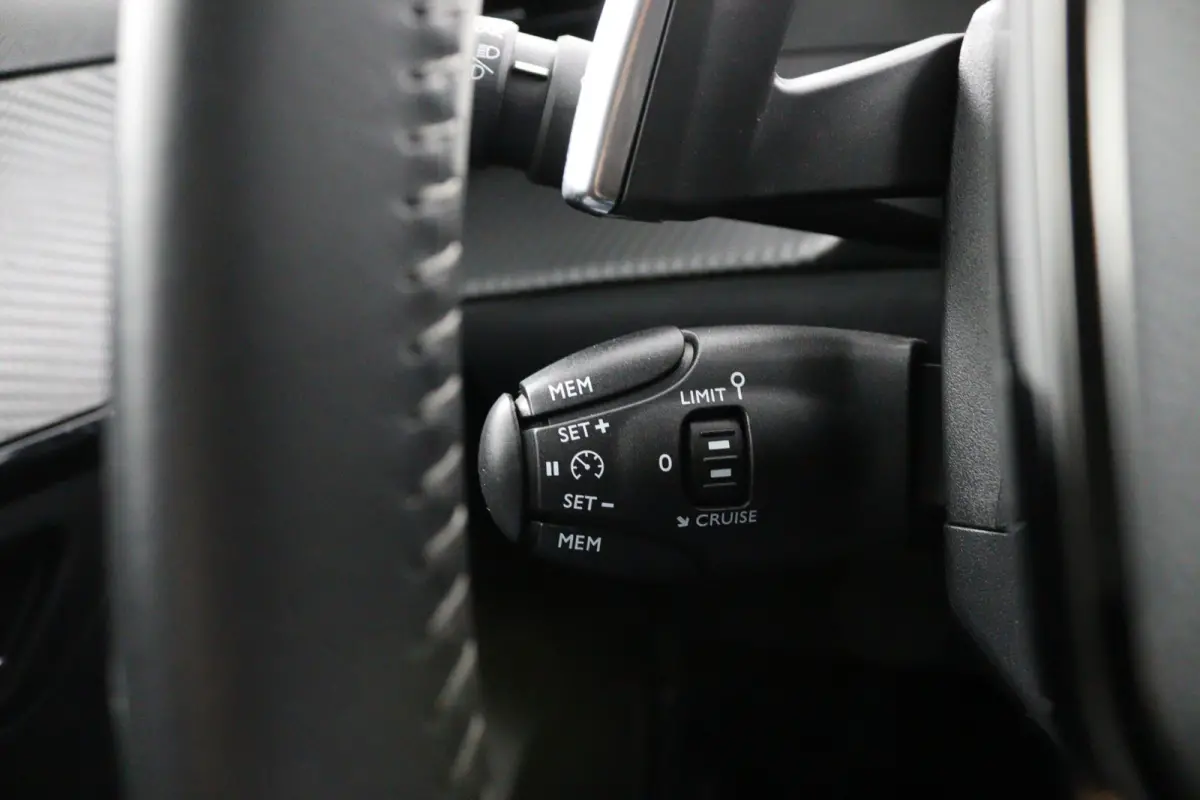 1.2 Allure*AUTOM*CARPLAY*ECC*CRUISE*NAVI*HAAK*CAM*