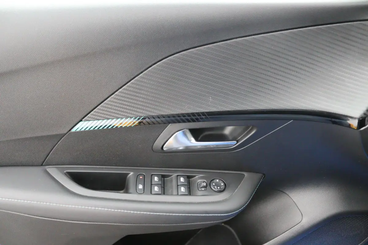 1.2 Allure*AUTOM*CARPLAY*ECC*CRUISE*NAVI*HAAK*CAM*
