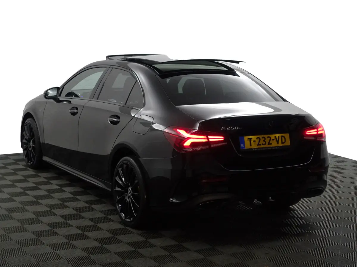 250 e AMG Premium Plus Aut- Panoramadak, Sfeerverlichting, Carplay, Android Auto, Camera, Stoelverwarming