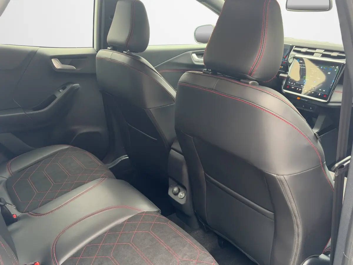 1.0 EcoBoost ST-Line X Automaat 125pk | Winter Pack | 19"LMV |