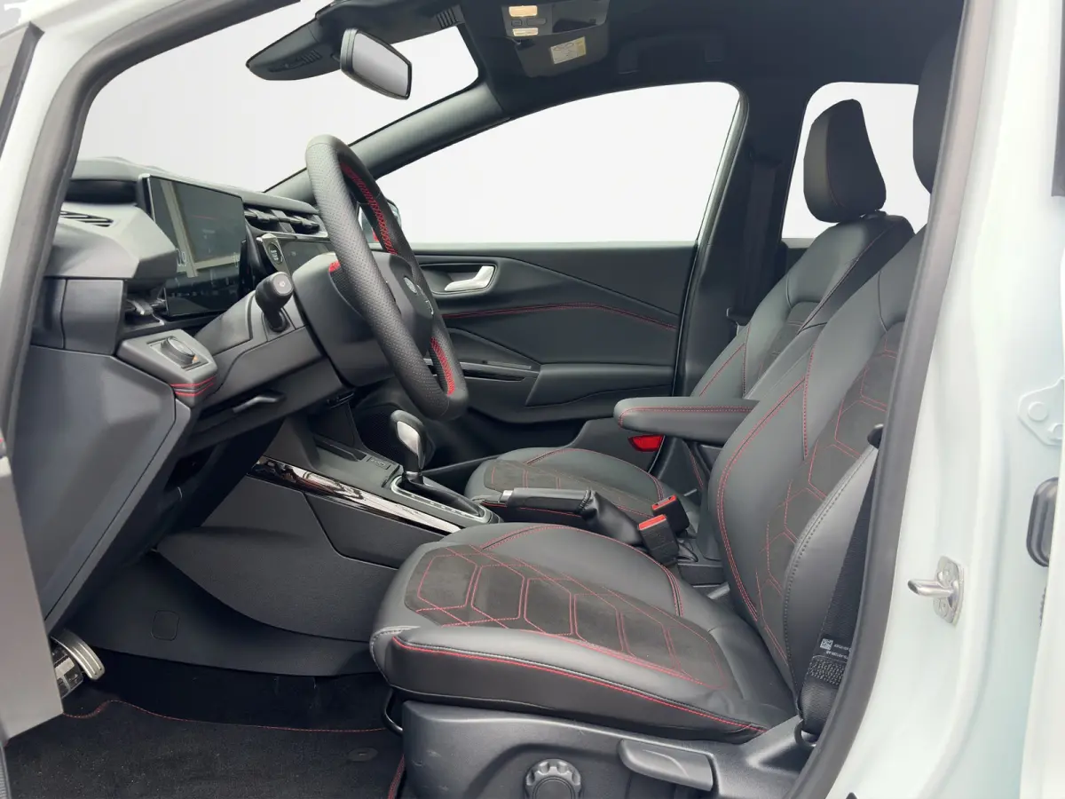 1.0 EcoBoost ST-Line X Automaat 125pk | Winter Pack | 19"LMV |