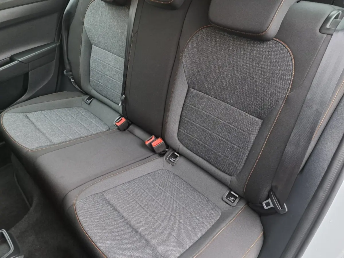 1.0 TSI 95 Pk Business Edition Trekhaak, Nav. Pdc, Airco