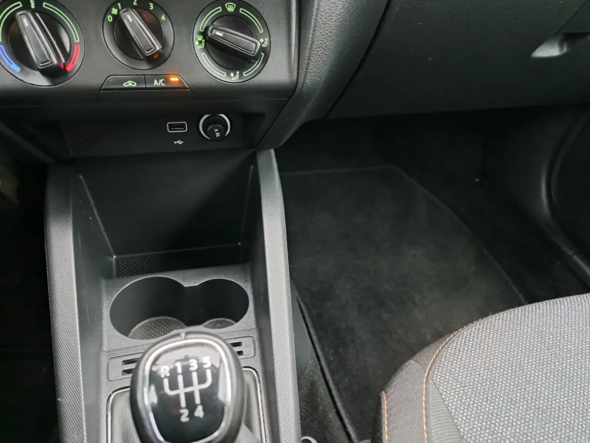 1.0 TSI 95 Pk Business Edition Trekhaak, Nav. Pdc, Airco