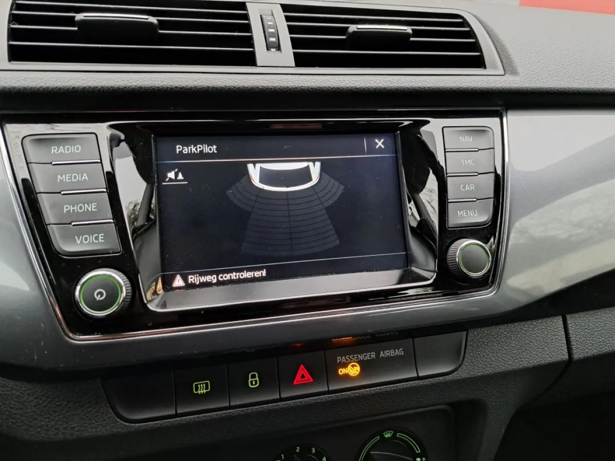 1.0 TSI 95 Pk Business Edition Trekhaak, Nav. Pdc, Airco
