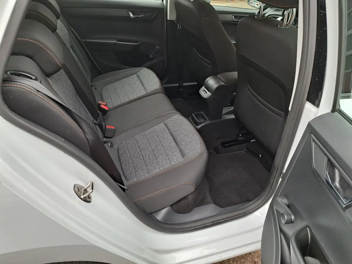 1.0 TSI 95 Pk Business Edition Trekhaak, Nav. Pdc, Airco
