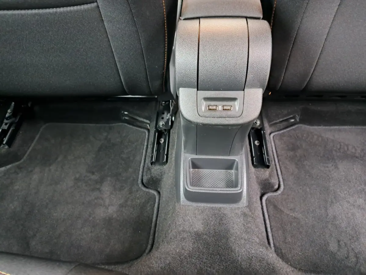 1.0 TSI 95 Pk Business Edition Trekhaak, Nav. Pdc, Airco