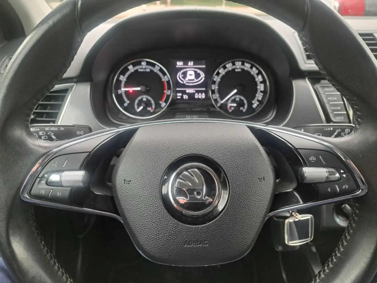 1.0 TSI 95 Pk Business Edition Trekhaak, Nav. Pdc, Airco