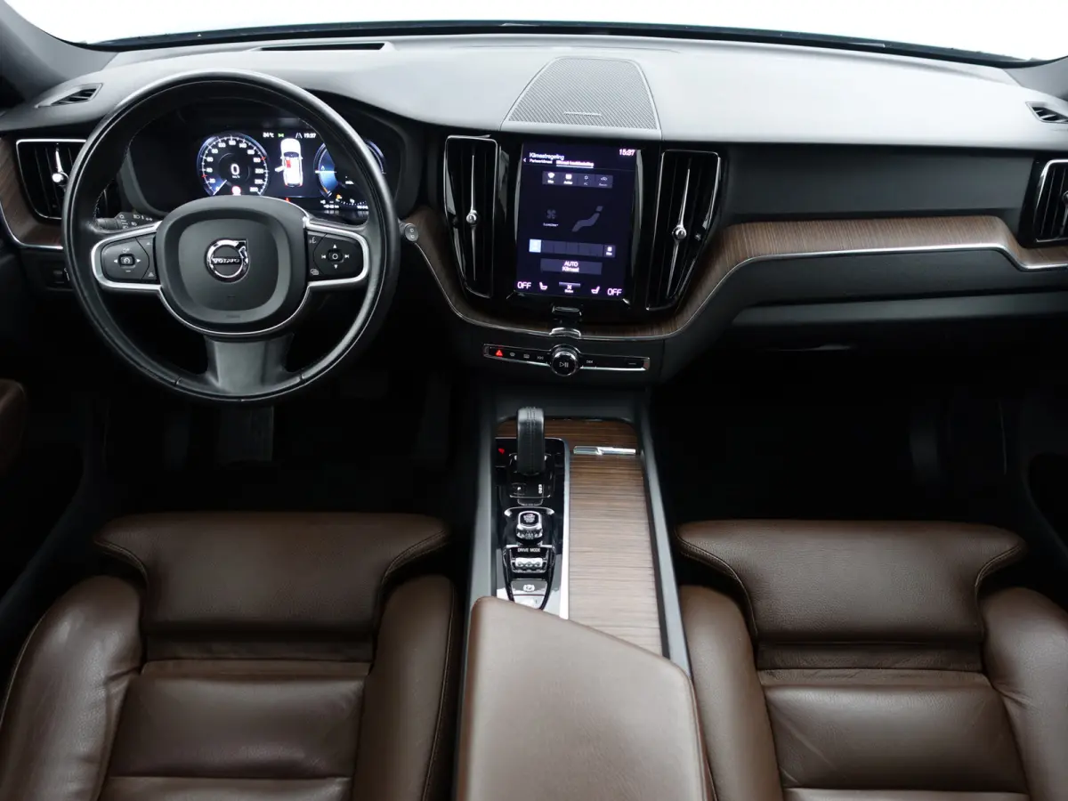 2.0 Recharge T6 AWD Inscription- Harman Kardon, Panoramadak, 360 Camera, Head Up, Elek Trekhaak, Xenon Led