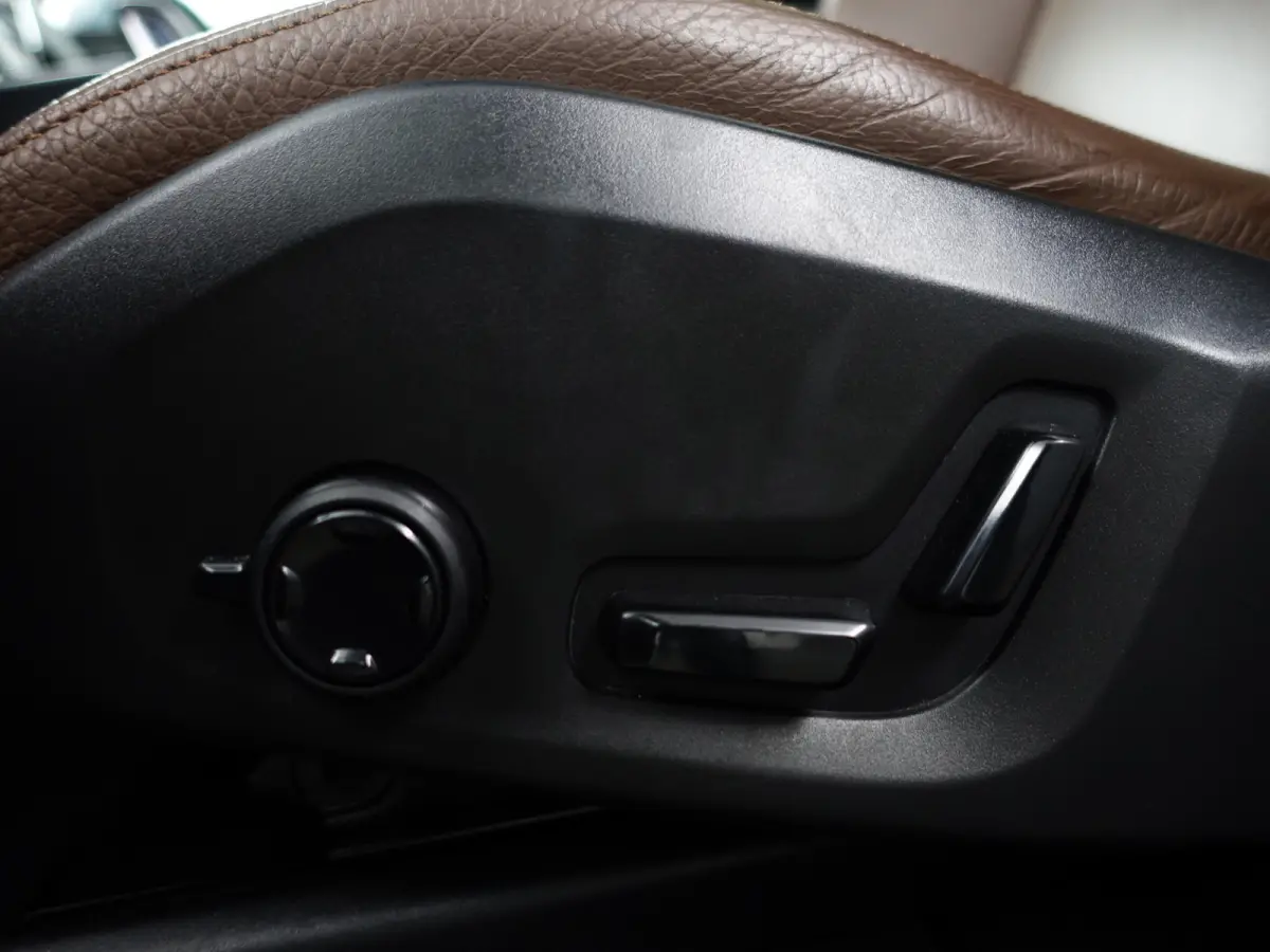 2.0 Recharge T6 AWD Inscription- Harman Kardon, Panoramadak, 360 Camera, Head Up, Elek Trekhaak, Xenon Led