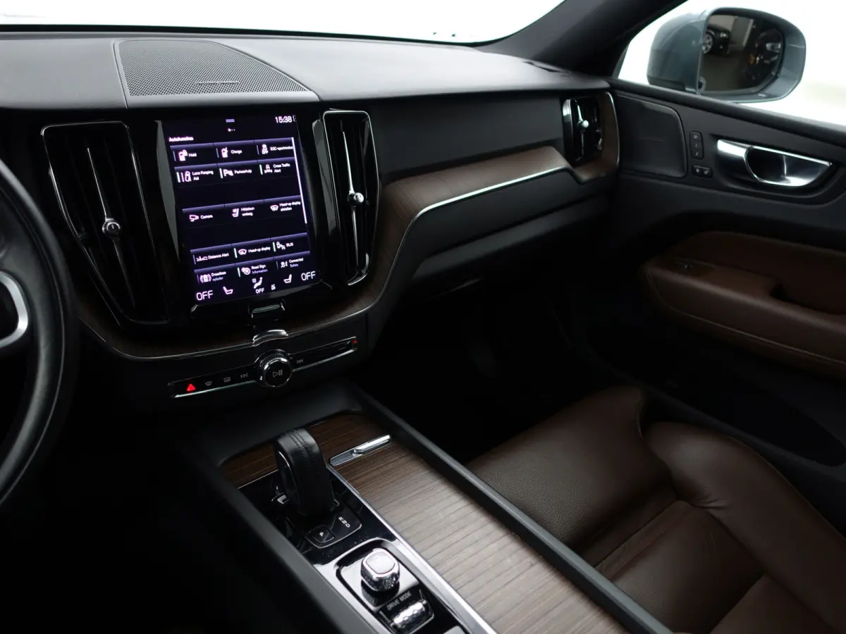 2.0 Recharge T6 AWD Inscription- Harman Kardon, Panoramadak, 360 Camera, Head Up, Elek Trekhaak, Xenon Led