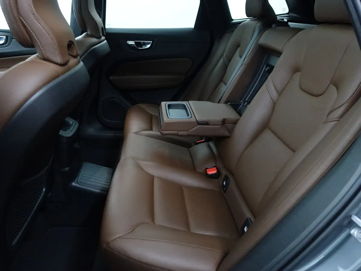 2.0 Recharge T6 AWD Inscription- Harman Kardon, Panoramadak, 360 Camera, Head Up, Elek Trekhaak, Xenon Led