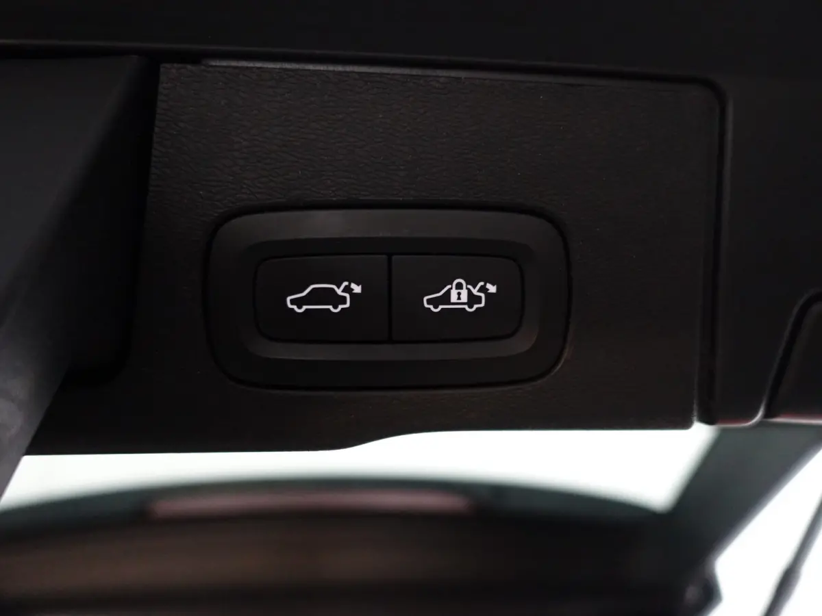 2.0 Recharge T6 AWD Inscription- Harman Kardon, Panoramadak, 360 Camera, Head Up, Elek Trekhaak, Xenon Led