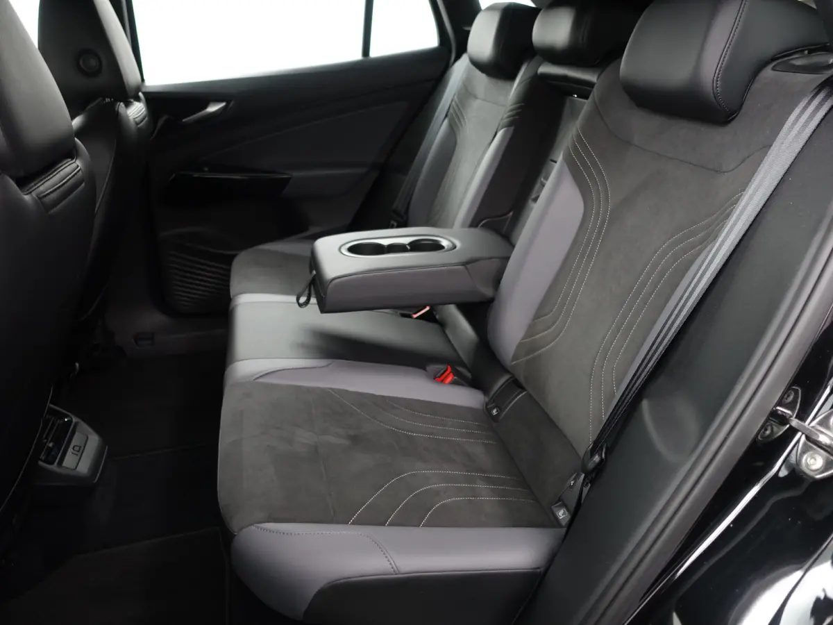 Pro 77 kWh- Stuur/Stoelverwarming, Sfeerverlichting, ACC Cruise, Carplay, Android Auto