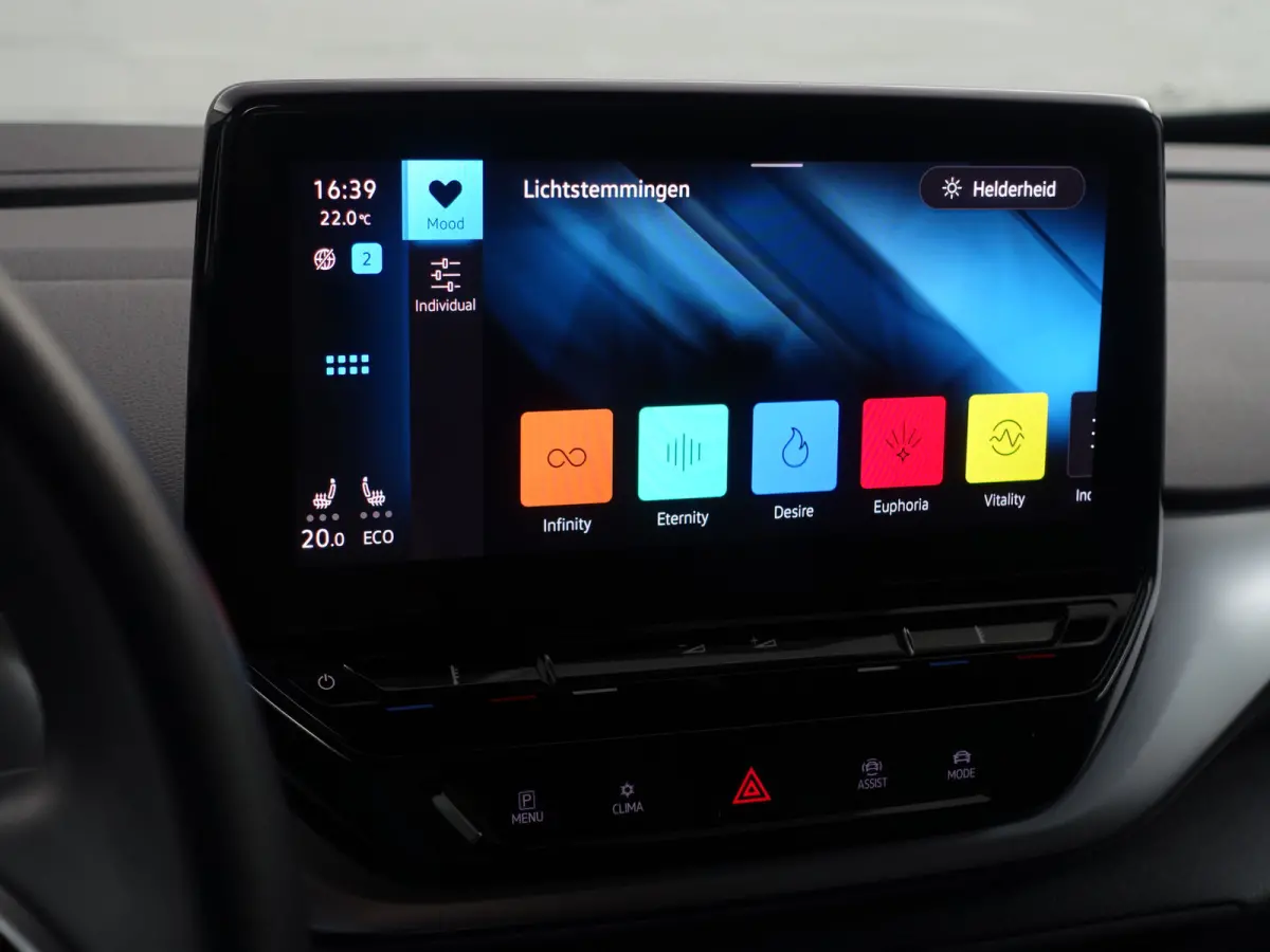 Pro 77 kWh- Stuur/Stoelverwarming, Sfeerverlichting, ACC Cruise, Carplay, Android Auto