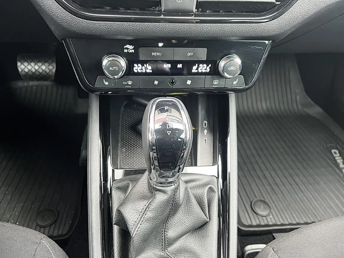 1.0 TSI 115pk DSG Business Edition | PDC Voor & Achter | Smartlink | Stoelverwarming