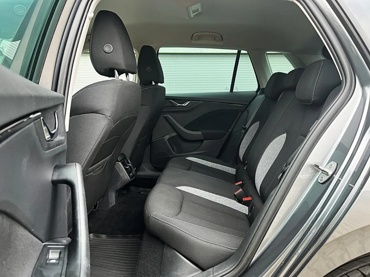 1.0 TSI 115pk DSG Business Edition | PDC Voor & Achter | Smartlink | Stoelverwarming