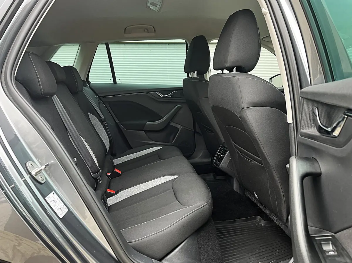 1.0 TSI 115pk DSG Business Edition | PDC Voor & Achter | Smartlink | Stoelverwarming