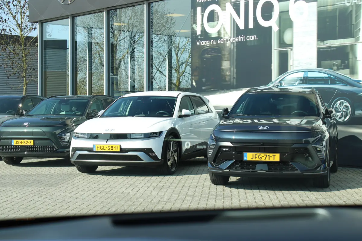 Business 77kWhRWD | 360 graden camera | stoelverwarming voor+achter | Geheugenfunctie voorstoel | | Achterbank in delen neerklapbaar | Achterspoiler | Achterstoelen verwarmd