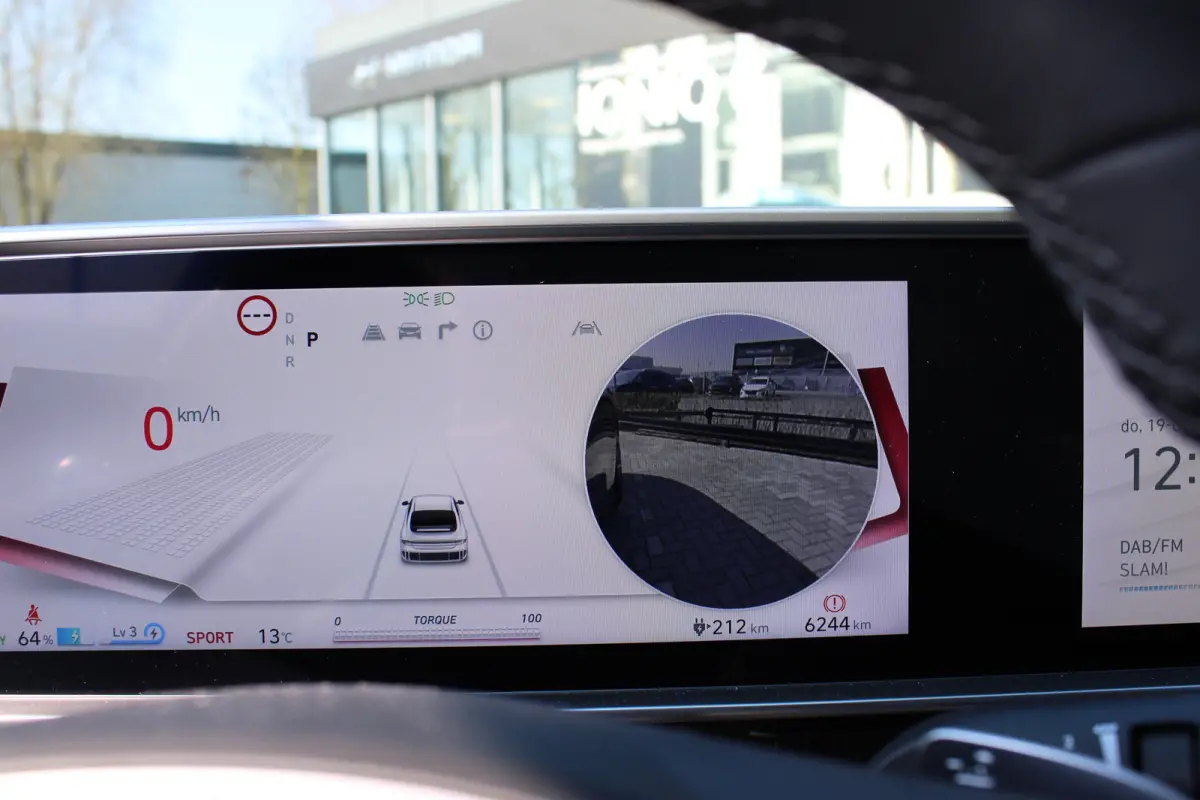 Business 77kWhRWD | 360 graden camera | stoelverwarming voor+achter | Geheugenfunctie voorstoel | | Achterbank in delen neerklapbaar | Achterspoiler | Achterstoelen verwarmd