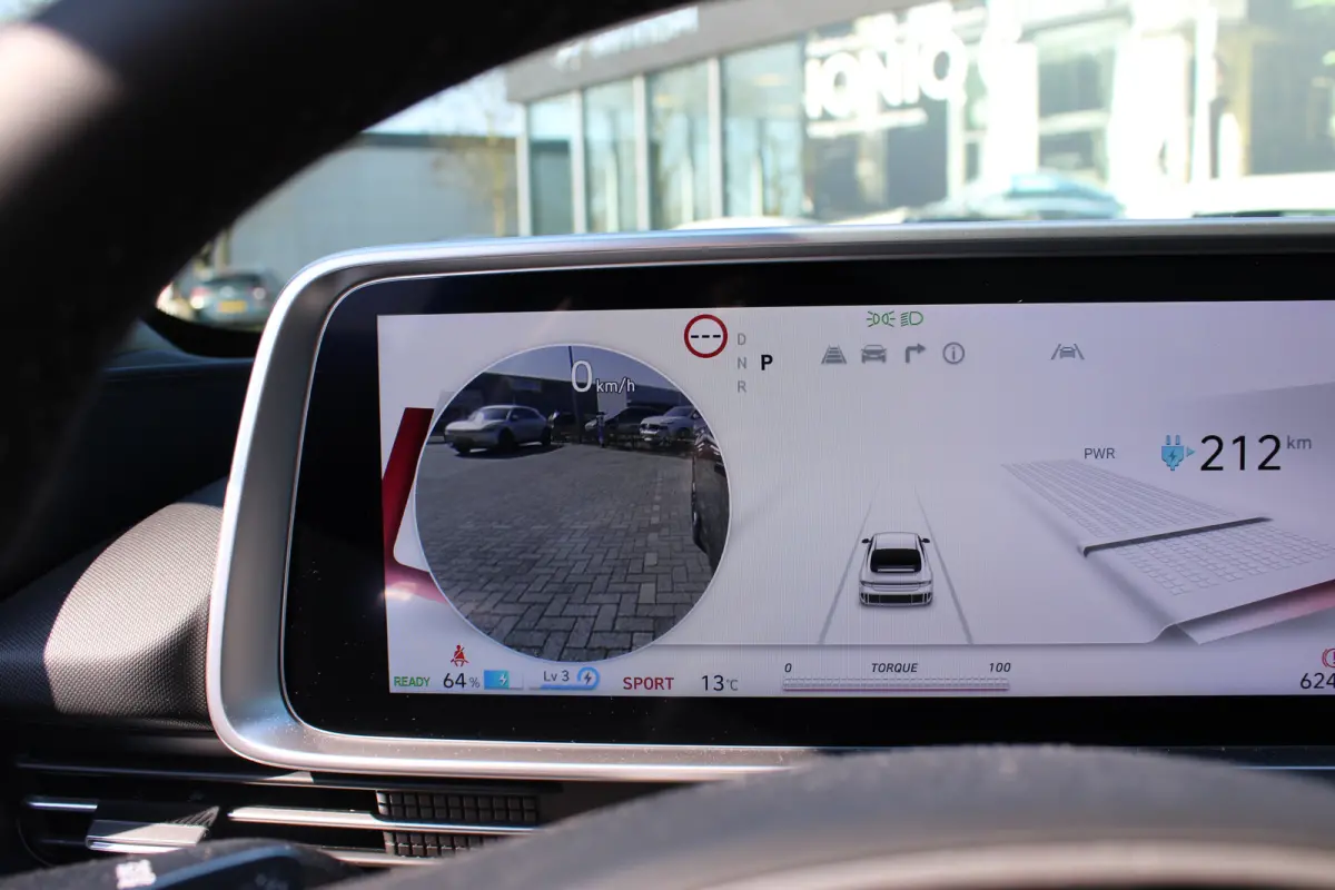 Business 77kWhRWD | 360 graden camera | stoelverwarming voor+achter | Geheugenfunctie voorstoel | | Achterbank in delen neerklapbaar | Achterspoiler | Achterstoelen verwarmd