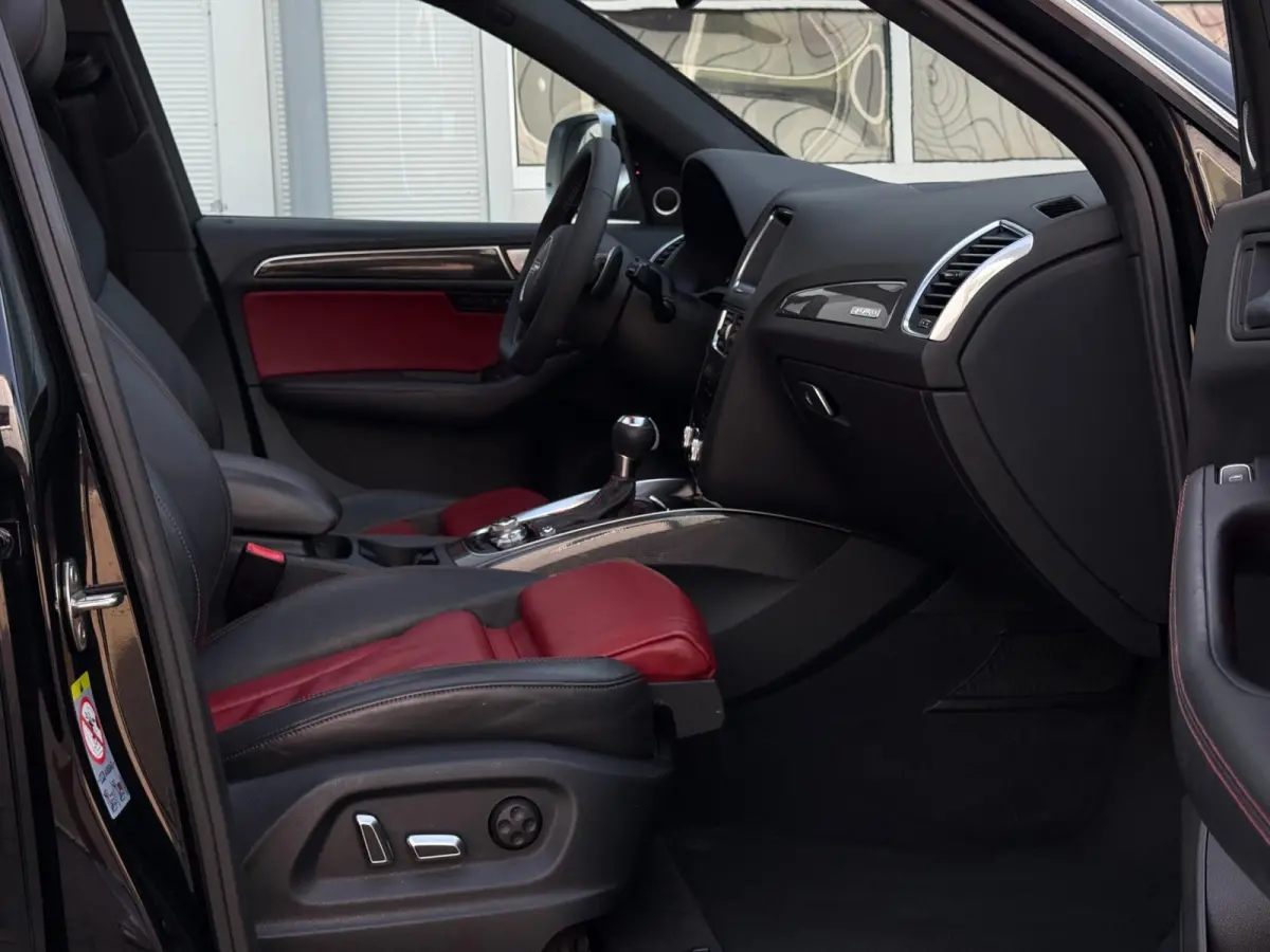 3.0 TDI SQ5 Quattro / B&O / Dodehoek / Pano / Exclusive Interior / Adaptive / Standkachel /