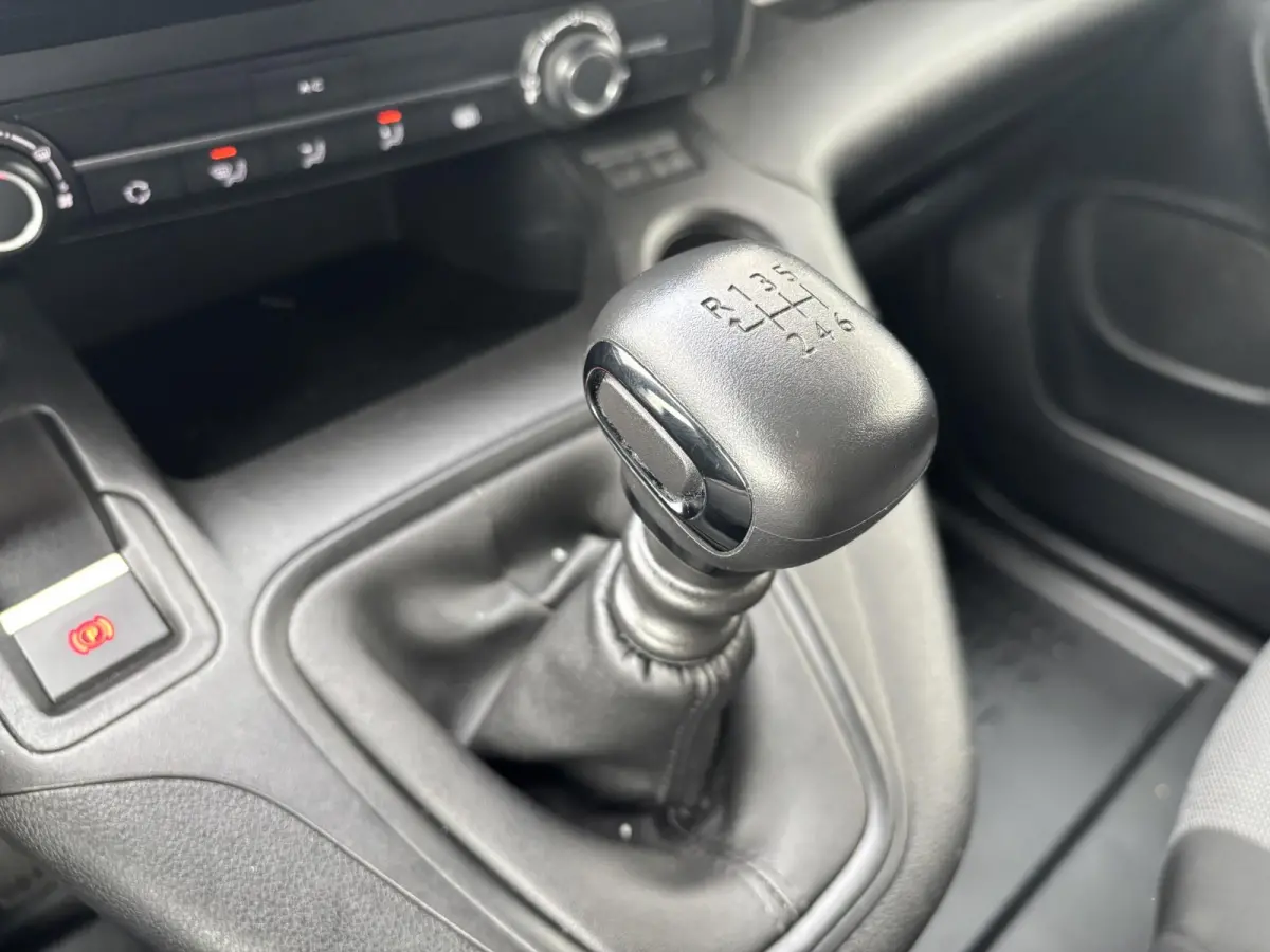 1.5 BlueHDI Premium*A/C*CRUISE*NIEUW MODEL*NAVI*