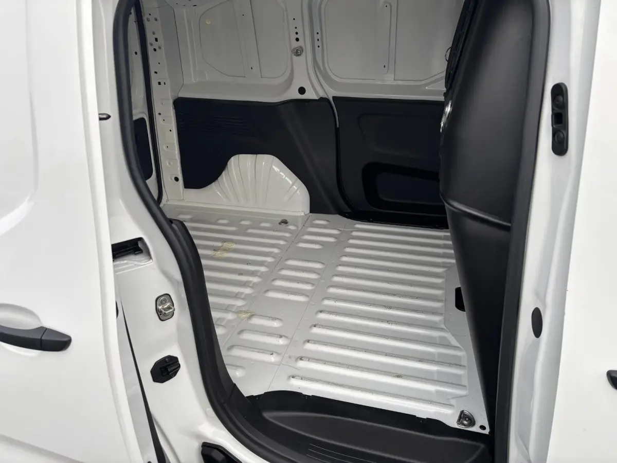 1.5 BlueHDI Premium*A/C*CRUISE*NIEUW MODEL*NAVI*