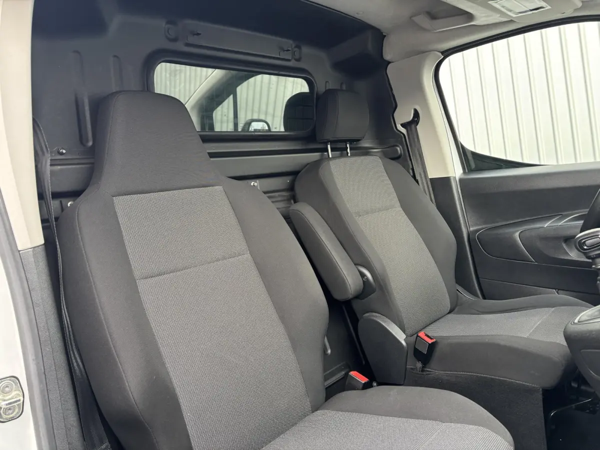 1.5 BlueHDI Premium*A/C*CRUISE*NIEUW MODEL*NAVI*