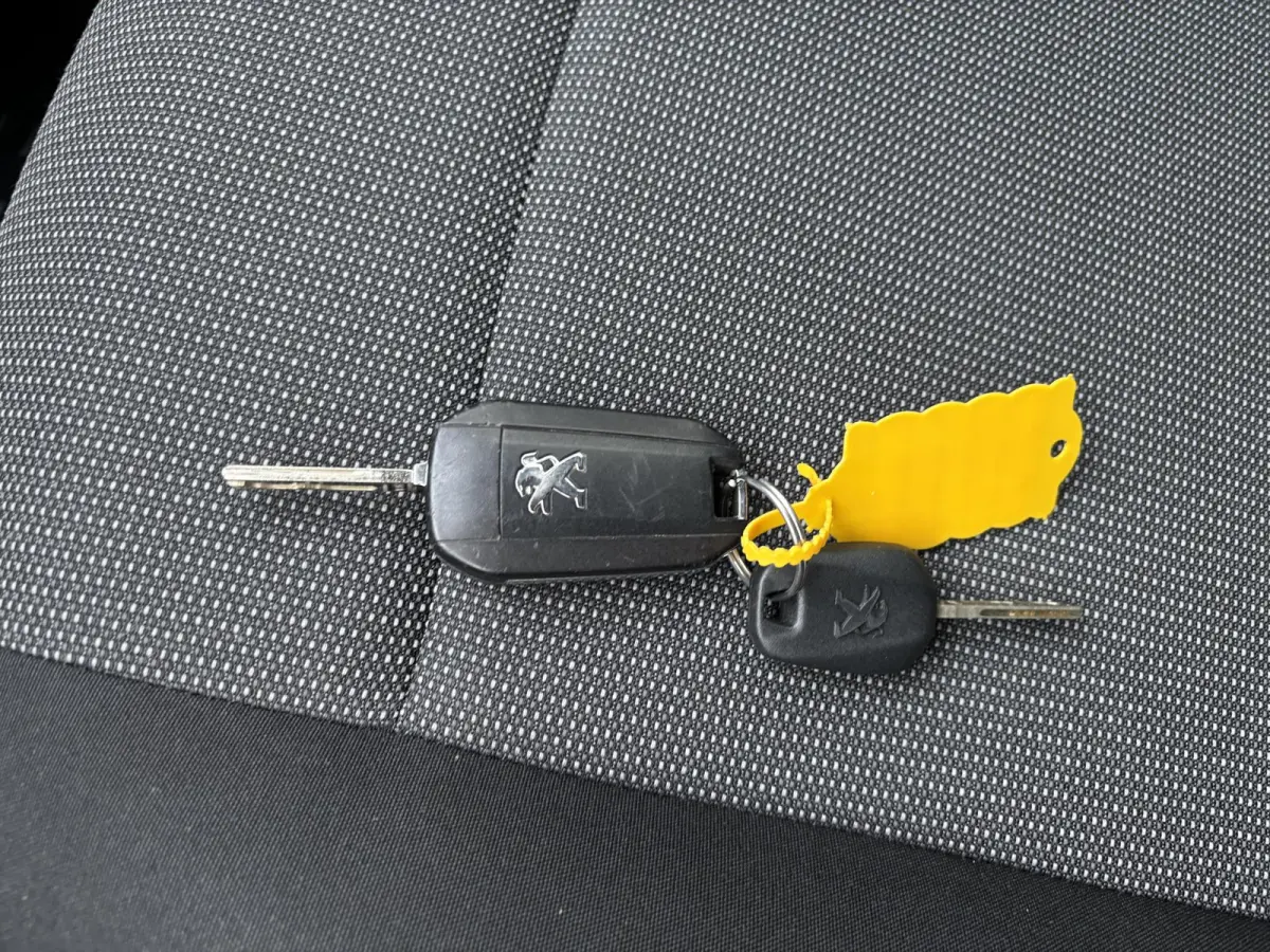 1.5 BlueHDI Premium*A/C*CRUISE*NIEUW MODEL*NAVI*
